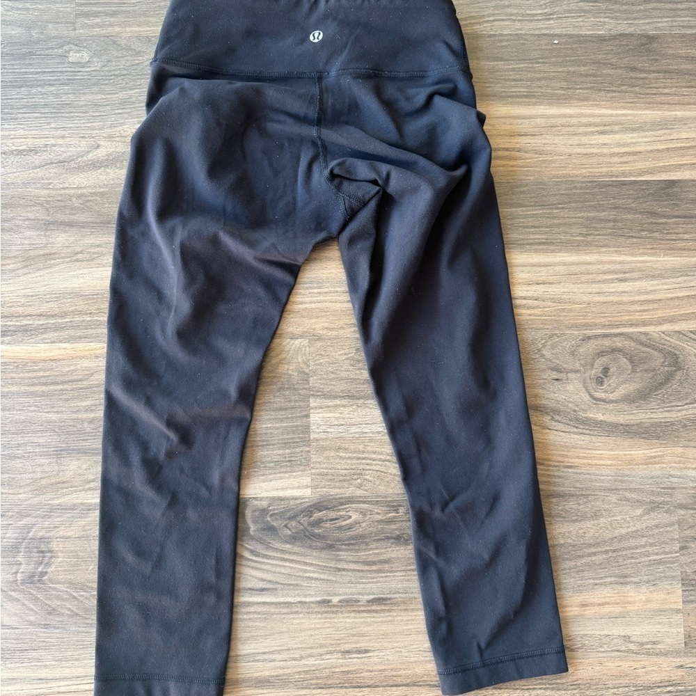 Black Lululemon Cropped leggings sz 2 - Picture 2 of 6